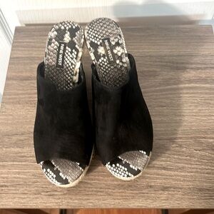 NINE WEST BLACK SUEDE WEDGES SANDALS WITH SNAKE SKIN SOLES IN SIZE 7.5 M
